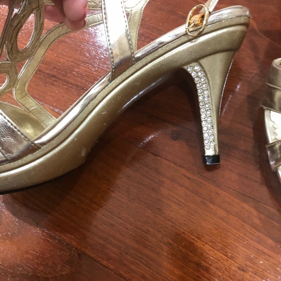 LIGHTLY used - Picture 2 of 3